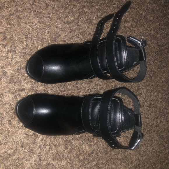 Size 6 black booties - Picture 3 of 3